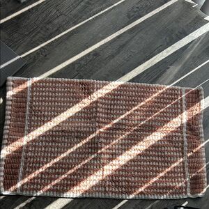 Textured coral and Cream accent Rug